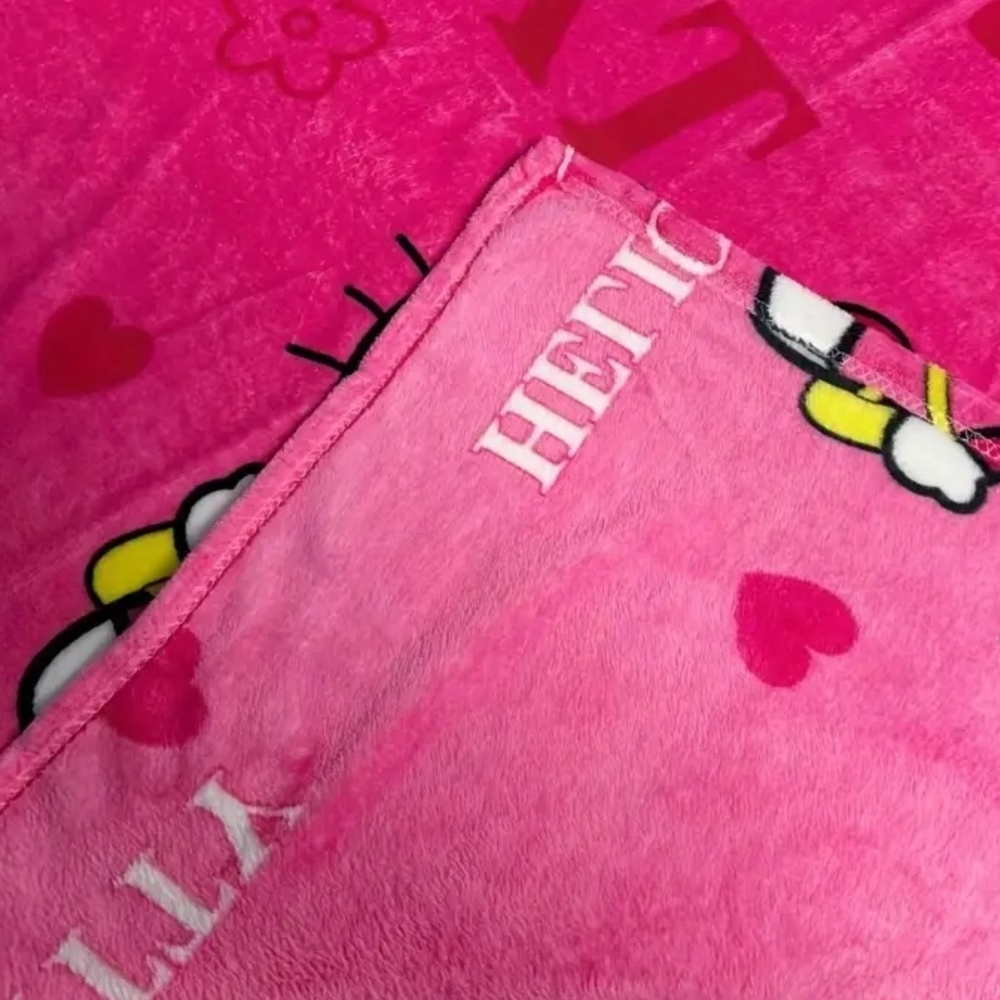 ⭐️NWT Hello Kitty Pink Plush Blanket with Heart Accents
